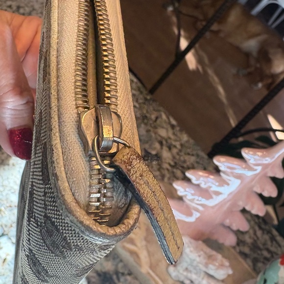 Gucci Beige and Brown Monogram Wallet - Picture 5 of 12